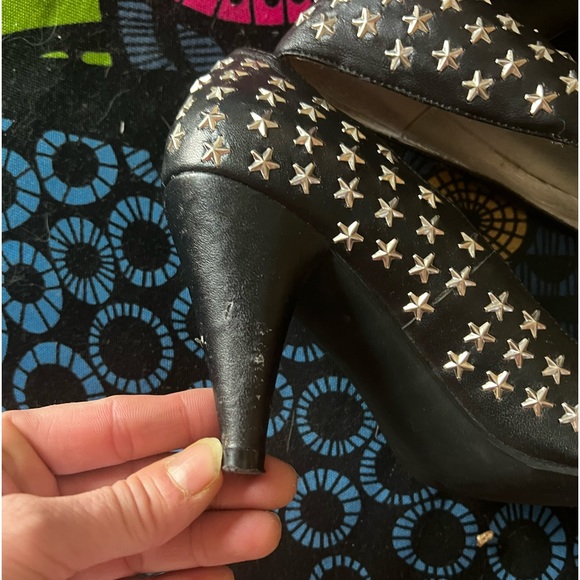 ⭐️ BEBE WORN ONCE BEBE STAR METAL STUDDED BLACK HEELS SIZE 7 M - Picture 6 of 9